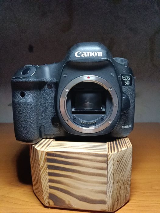 Canon 5d mark 3 , mark lll body