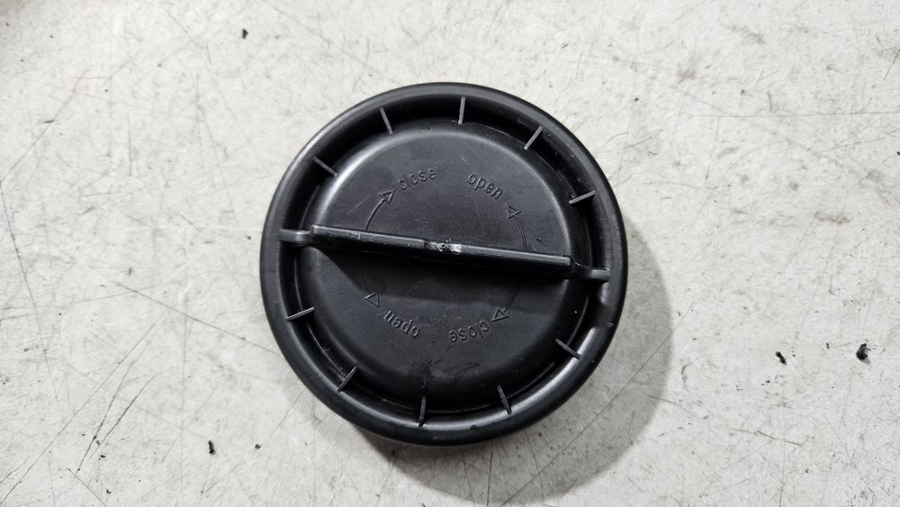 Zaślepka klapka dekielek dekiel lampy opel astra j IV 4 bi xenon h7