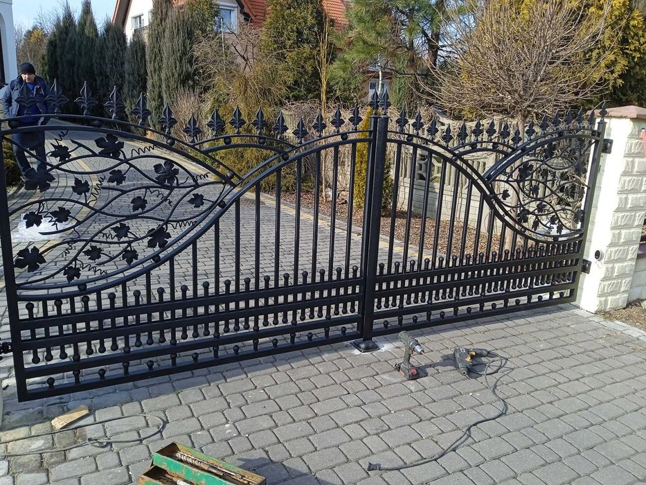 Ogrodzenia metalowe / stalowe – solidne, na lata