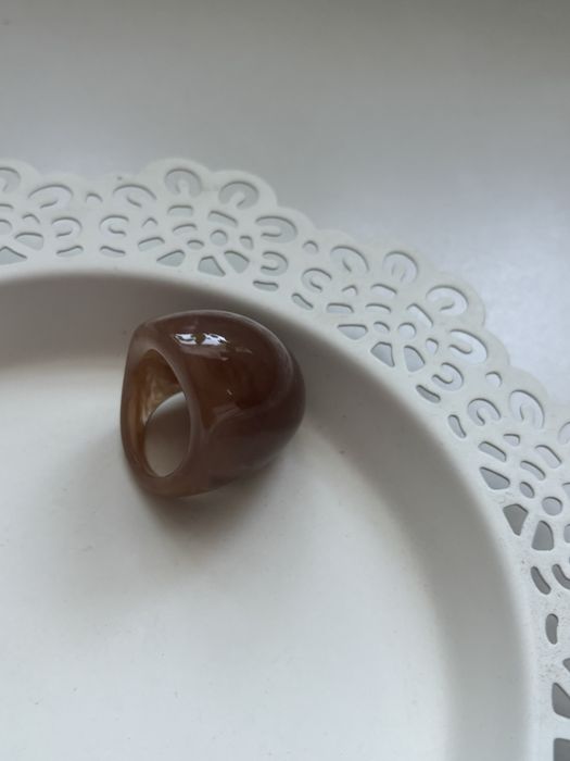 NOWY pierścionek plastikowy imitacja kamienia