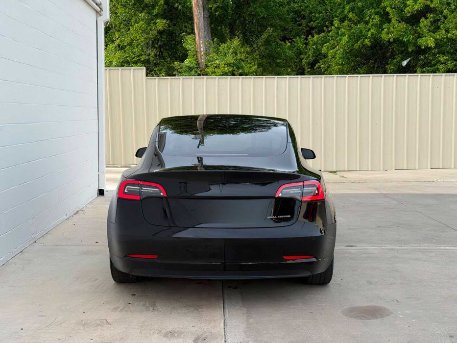 Tesla Model 3 Long Range      2022
