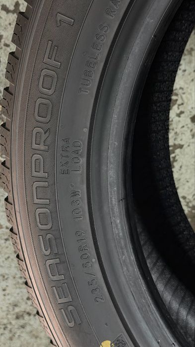 Pneus 235/50r19 Nokian Tyres SeasonProof 1 com 95% de piso
