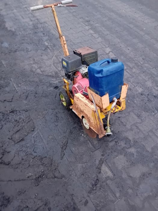Piła do betonu przecinarka uszkodzona