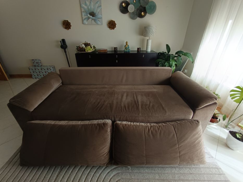 Vendo sofá grande cinzento (faz de cama)