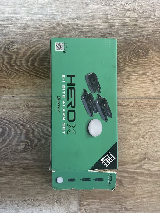 Sonik Herox Bite Alarm Set 2+1 + Bivvy Light - zestaw sygnalizatorów brań z centralką
