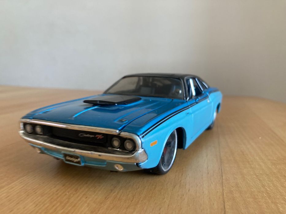 Продам машинку Dodge Challenger R/Tметалеву колекційну