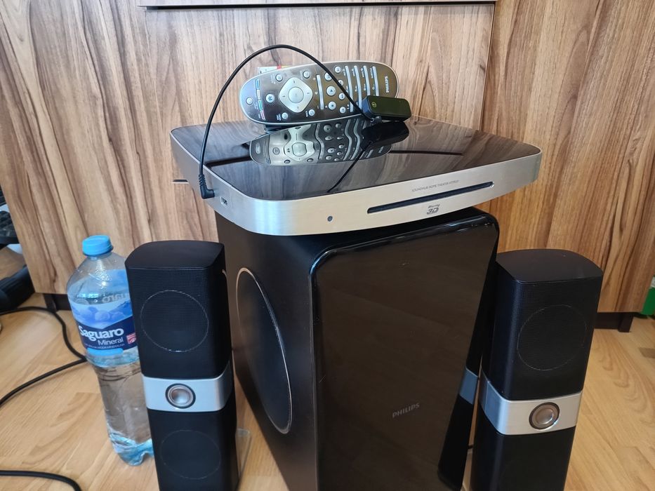 Zestaw kina domowego Philips model HTS9221/12 z odtwarzaczem blu-ray.