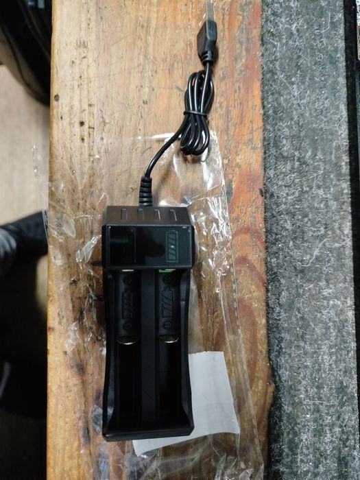 Carregador duplo para bateria lítio