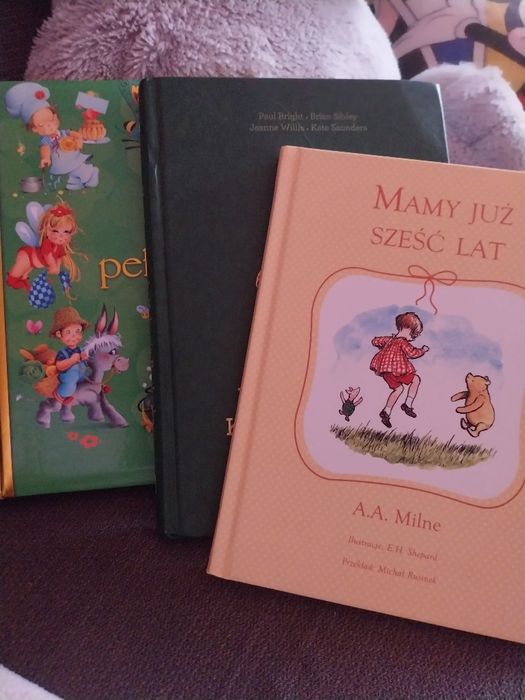 Trzy nowe grubsze ksiazki w twardej okładce