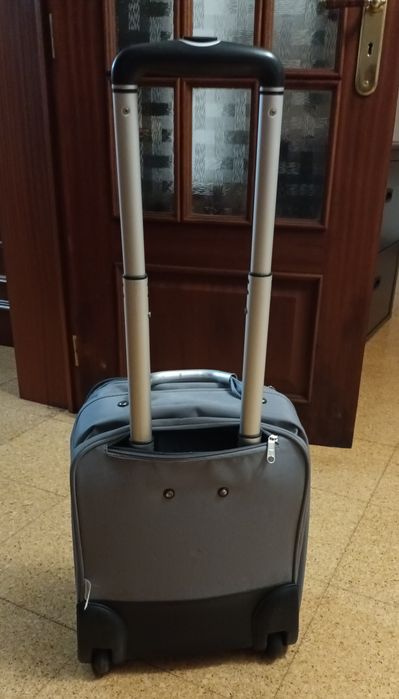 Troll de cabine cinza