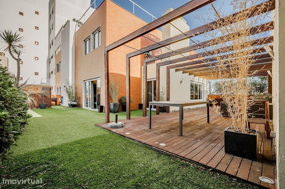 Penthouse  duplex com terraço,  6 quartos e 4 lugares de garagem