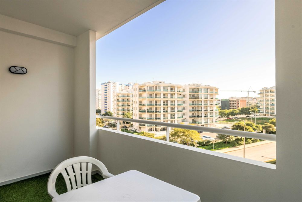Apt T0 c/ AC, Piscina, Roupas, WIFI, TV Cabo, próx. Praia da Rocha