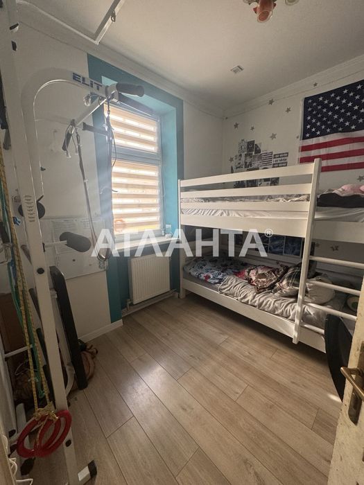 Продаж півособняку в центрі міста