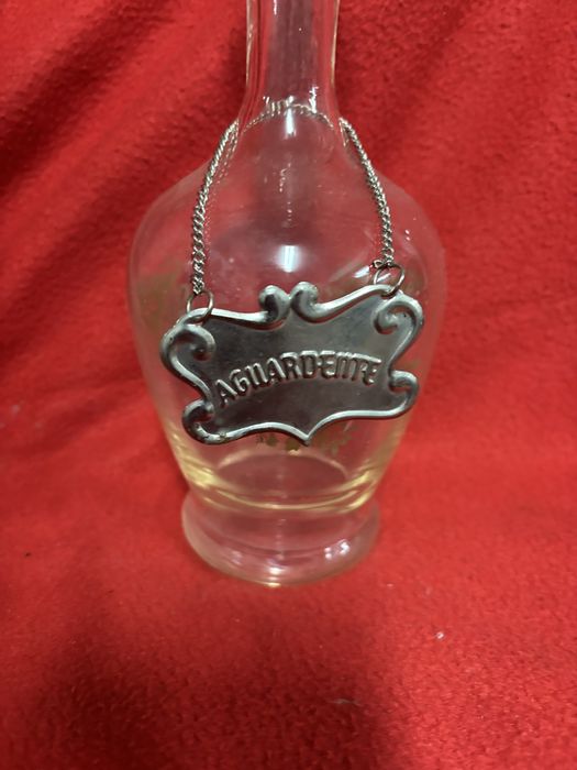 Placa para pendurar nad garrafas