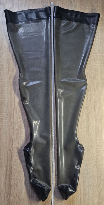 Панчохи зі справнього латексу