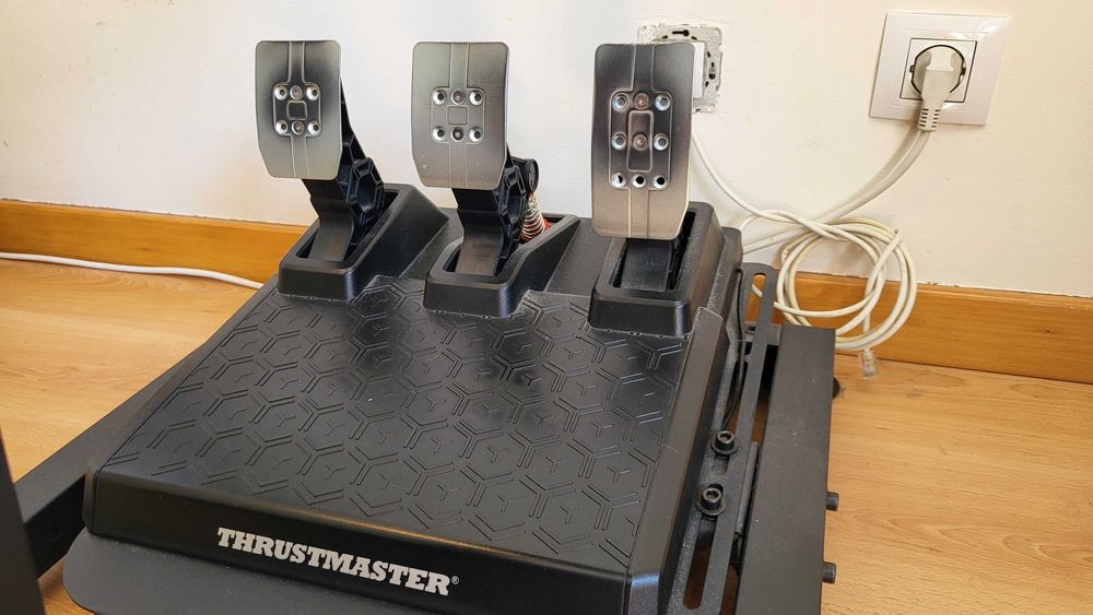 Pack SimRacing: Thrustmaster T300 RS + Shifter TH8A + Pedais T3PM + NLR Wheel Stand Lite