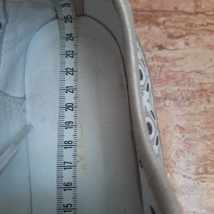 Piękne skórzane buty Venezia 41; wiosna lato; modny beż stan doskonały