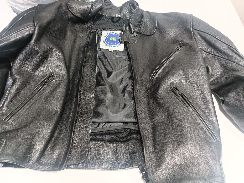Semi-novo motard em couro genuíno
