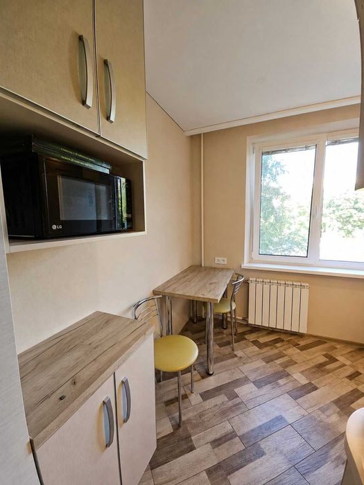 Продам 3-кімнатну квартиру з капітальним ремонтом біля метро Салтівка 3\12  62000 у.е. К2