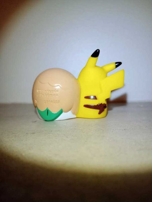 Pikachu e rowlet