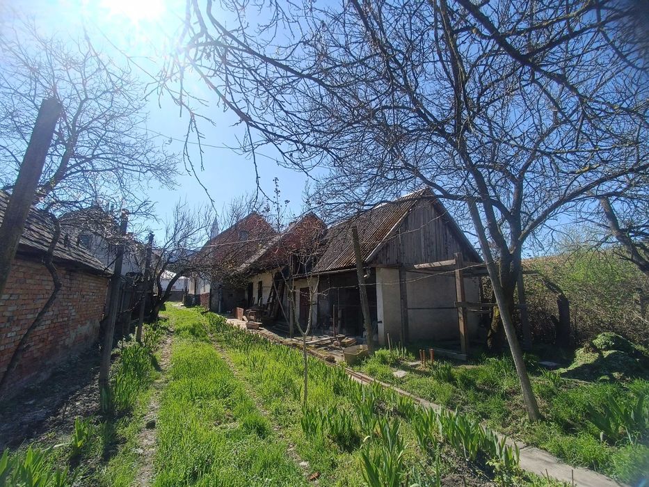 2 поверховий цегляний будинок 1990х с. Великі Береги 10 км до Берегова