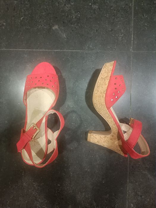 Vários sapatos senhora novos (6€) usados (3€)