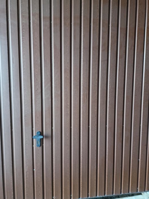 Brama garażowa uchylna ocieplana z napędem