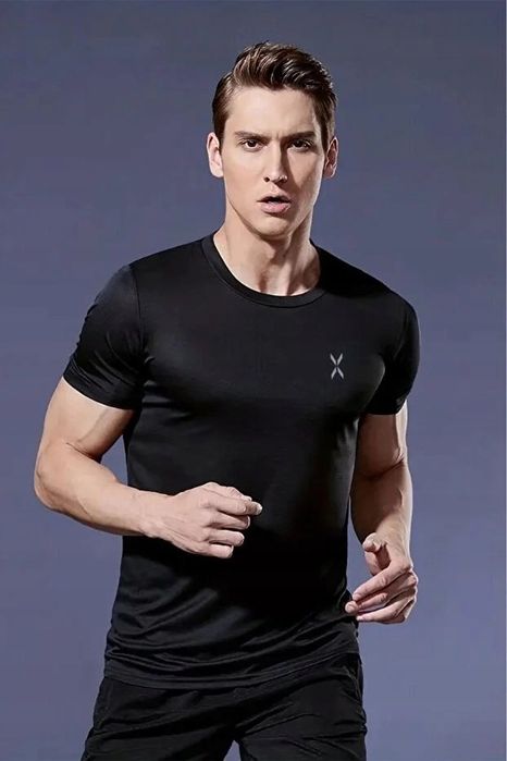 Gładki czarny t-shirt męski z okrągłym dekoltem i logo xl 5ia