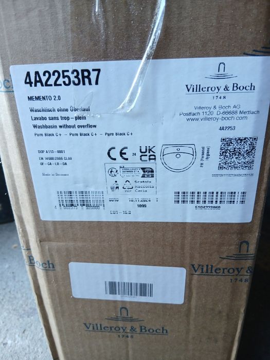 Umywalka czarna  Villeroy Boch 4A253R7