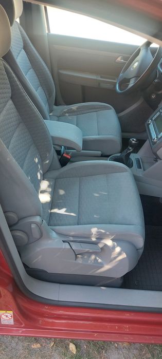 Продаю Volkswagen Touran 1.6mpi