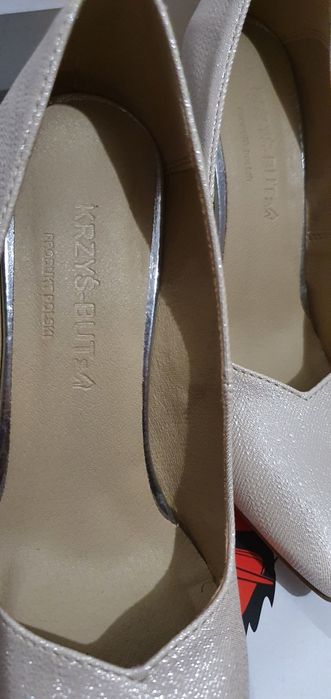 Buty na obcasie złote