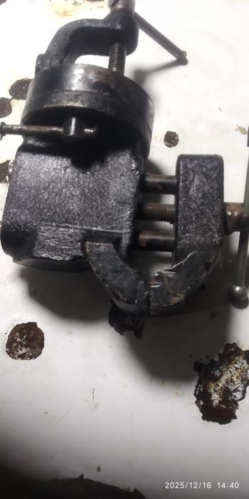 Тиски слесарные производства СССР.