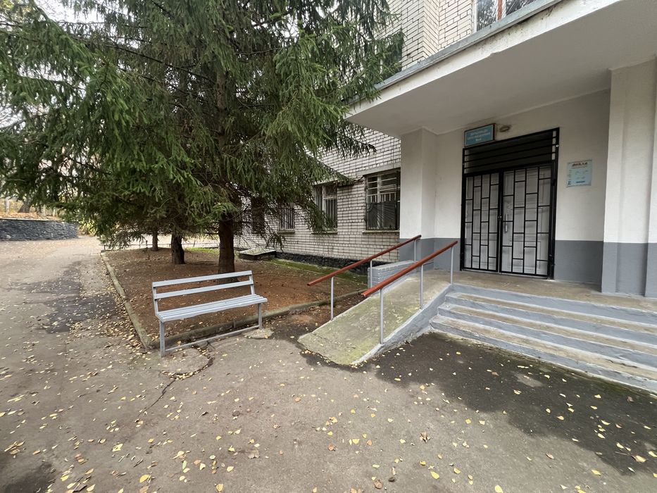 Оренда 2 приміщ.: 30.4 м. кв./12.9 м.кв., Центр, вул. Відінська, 40А,