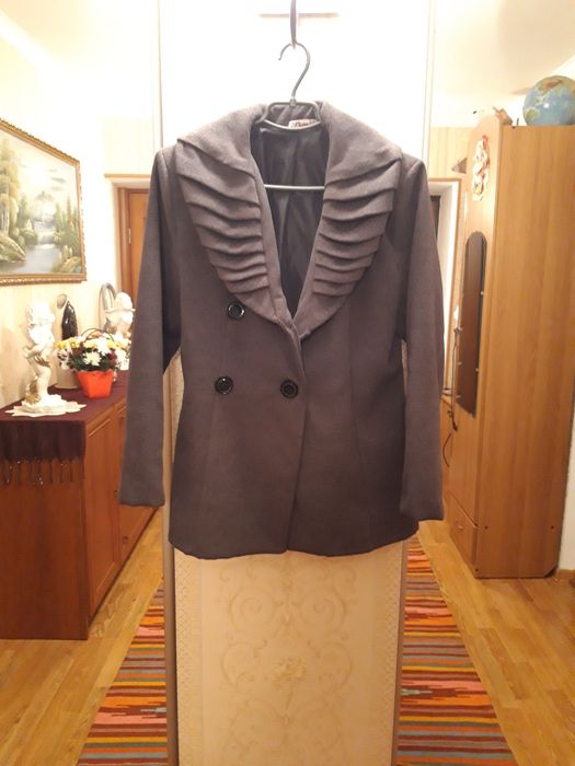 Женское демисезонное  пальто .