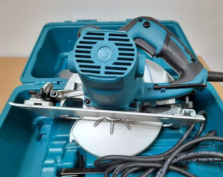 Пила дисковая Makita HS7601