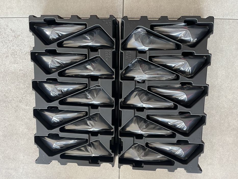 Поворотник лівий/правий Tesla Model 3/ Model Y