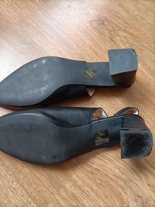 Sandały na słupku Monnari 37