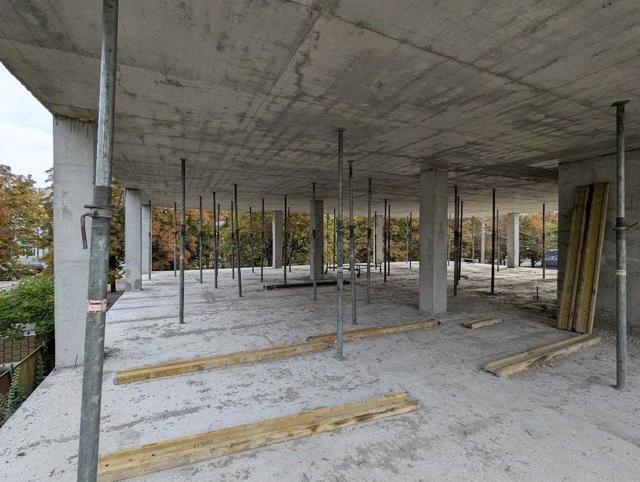 Продамо 2 поверх БЦ на бульварі Шевченка 178