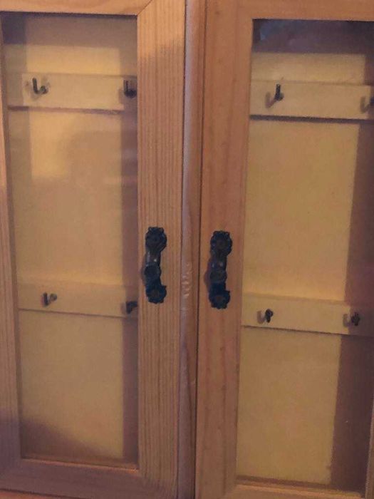 Pequeno chaveiro em madeira, como novo