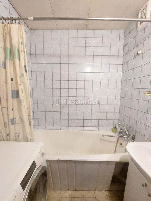 Продам 2 к. квартиру просп. Свободи 3, Виноградар