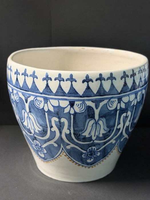 Par de vasos pintados á mão em fainça