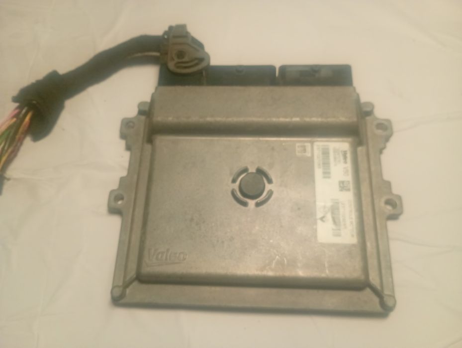 0010 Sterownik silnika Clio lV 237102928R