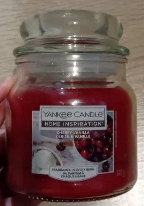 Yankee Candle - świeca średnia Cherry Vanilla, 340g