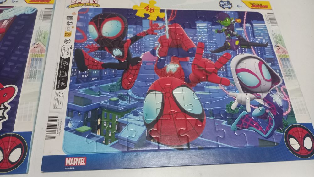 Conjunto de 4 Puzzles (1 deles tem um pequeno dano)