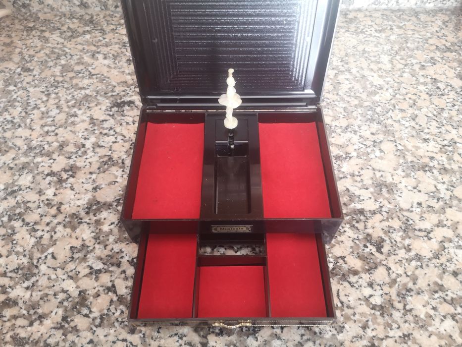 Guarda jóias musical