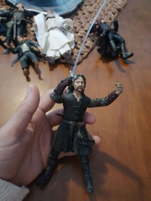 Aragorn boneco  senhor dos anéis