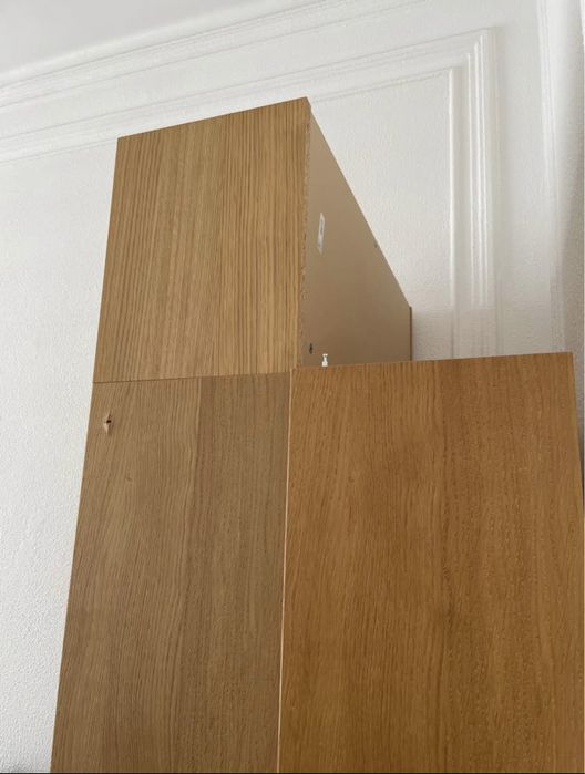 Duas estantes Ikea com extensões