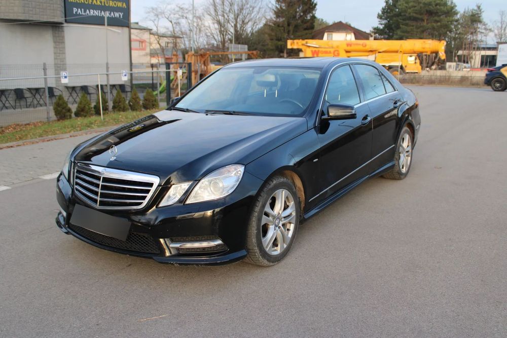 Mercedes-Benz Klasa E Mercedes E klasa 350 4-matic czarny