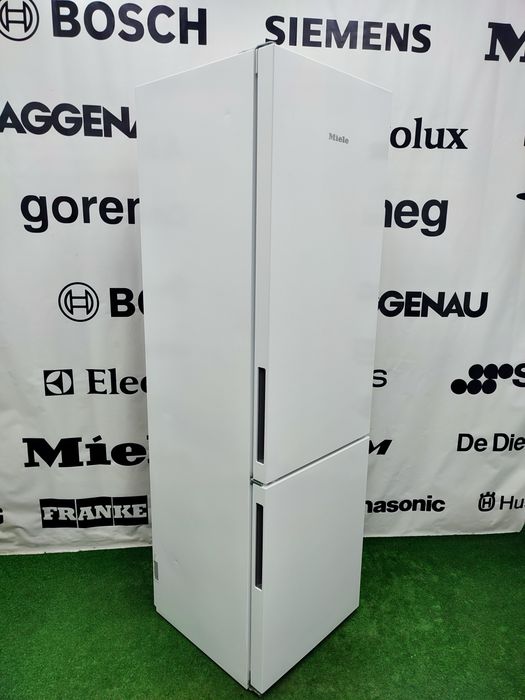 Високий двокамерний з холодильник Miele KFN 29032 D ws A+++