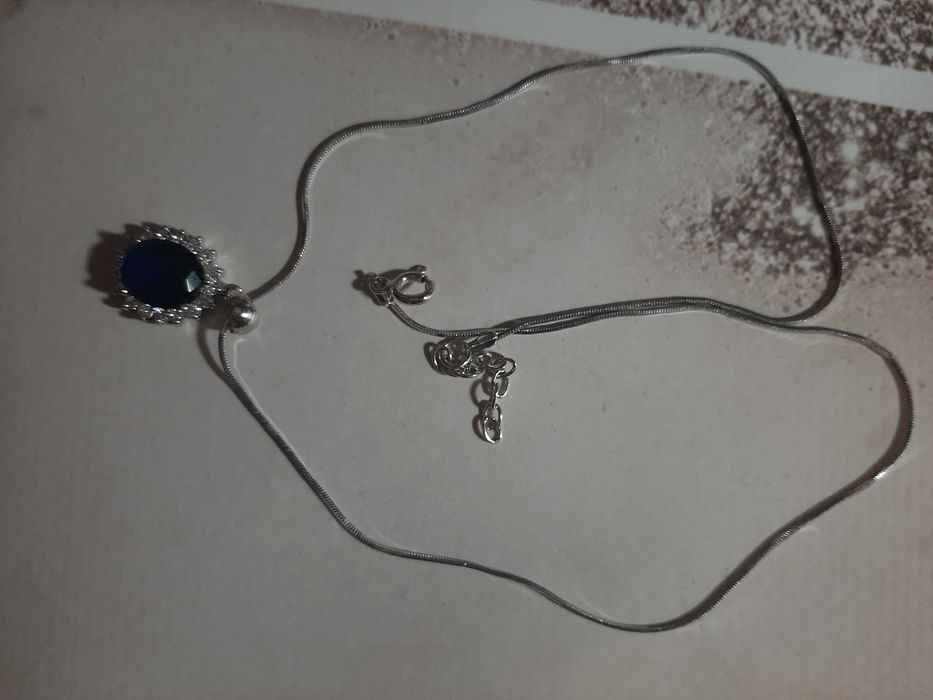 серебряная цепочка с кулоном